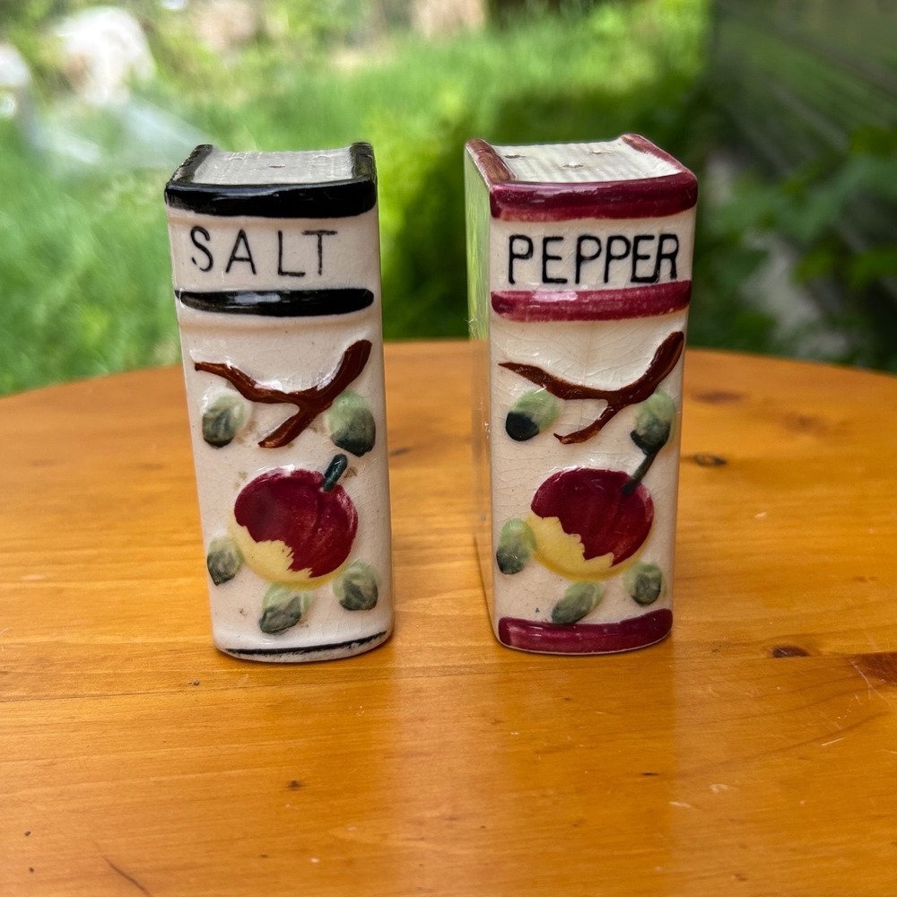 Vintage Book‎ Salt and Pepper Shakers One Size White Apple Ceramic Japan